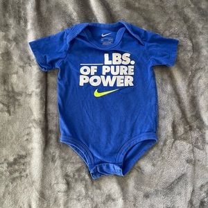 Nike bodysuit size 6/9 months